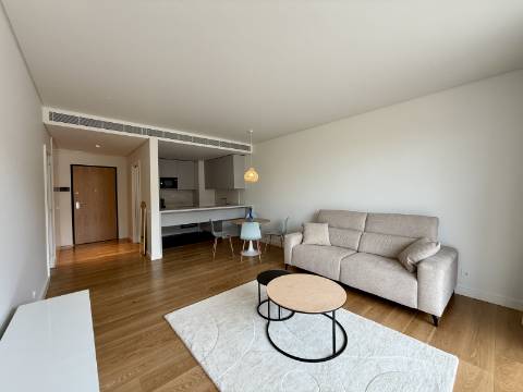 Arrendamento anual : Apartamento T2 em condomínio de prestígio - Quarteira