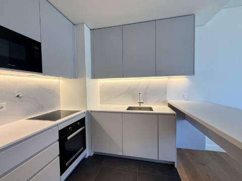 Arrendamento anual : Apartamento T2 em condomínio de prestígio - Quarteira