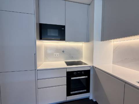 Arrendamento anual : Apartamento T2 em condomínio de prestígio - Quarteira