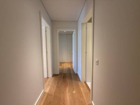 Arrendamento anual : Apartamento T2 em condomínio de prestígio - Quarteira