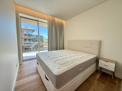 Arrendamento anual : Apartamento T2 em condomínio de prestígio - Quarteira