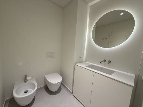 Arrendamento anual : Apartamento T2 em condomínio de prestígio - Quarteira