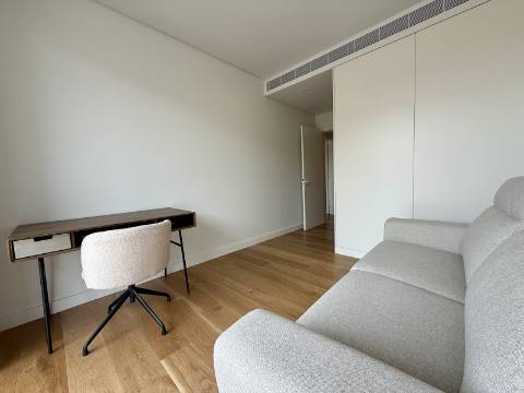 Arrendamento anual : Apartamento T2 em condomínio de prestígio - Quarteira