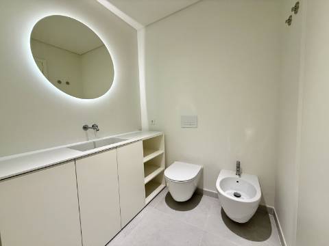 Arrendamento anual : Apartamento T2 em condomínio de prestígio - Quarteira