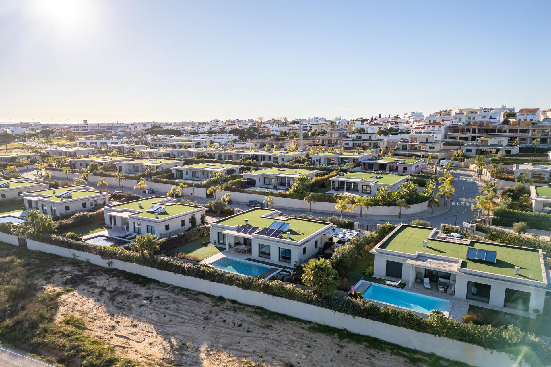 Moradia de Luxo V4 - Primeira Linha da Ria Formosa, Faro