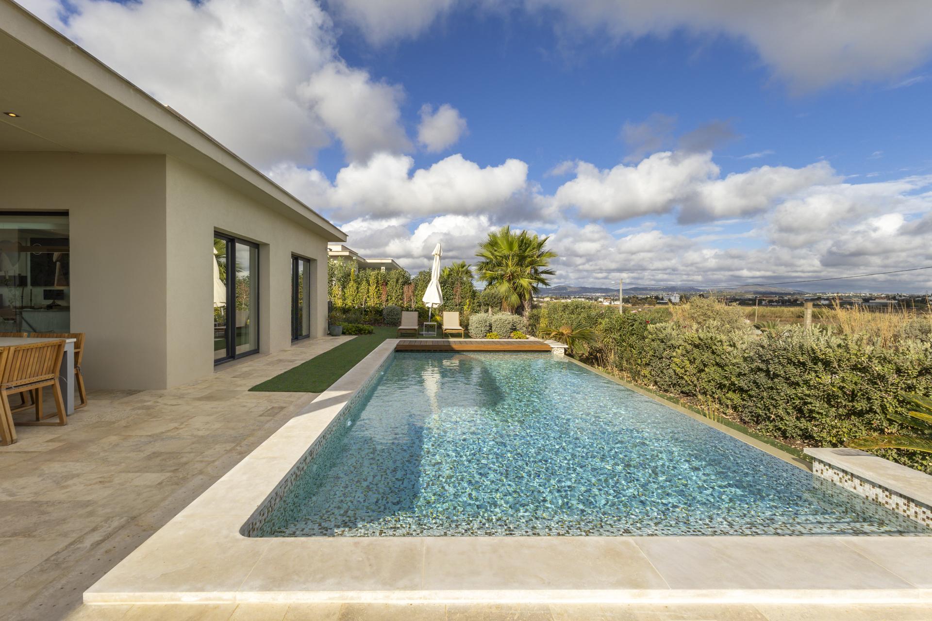 Moradia de Luxo V4 - Primeira Linha da Ria Formosa, Faro