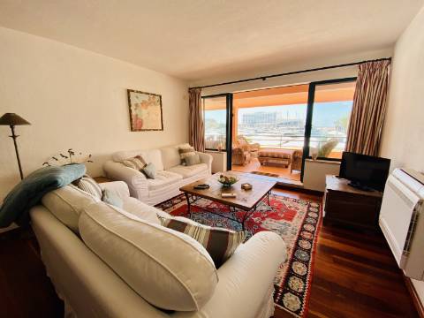 Oportunidade Excecional - Apartamento T2 na Primeira Linha da Marina de Vilamoura