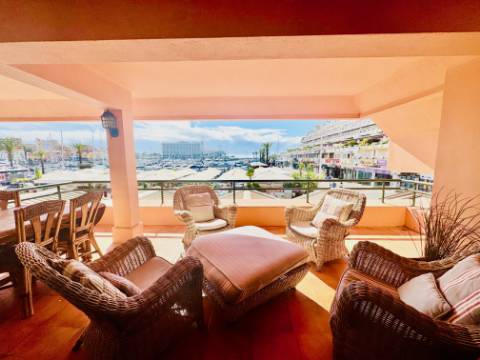 Oportunidade Excecional - Apartamento T2 na Primeira Linha da Marina de Vilamoura