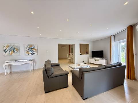 Moradia V4 - Almancil, arrendamento anual