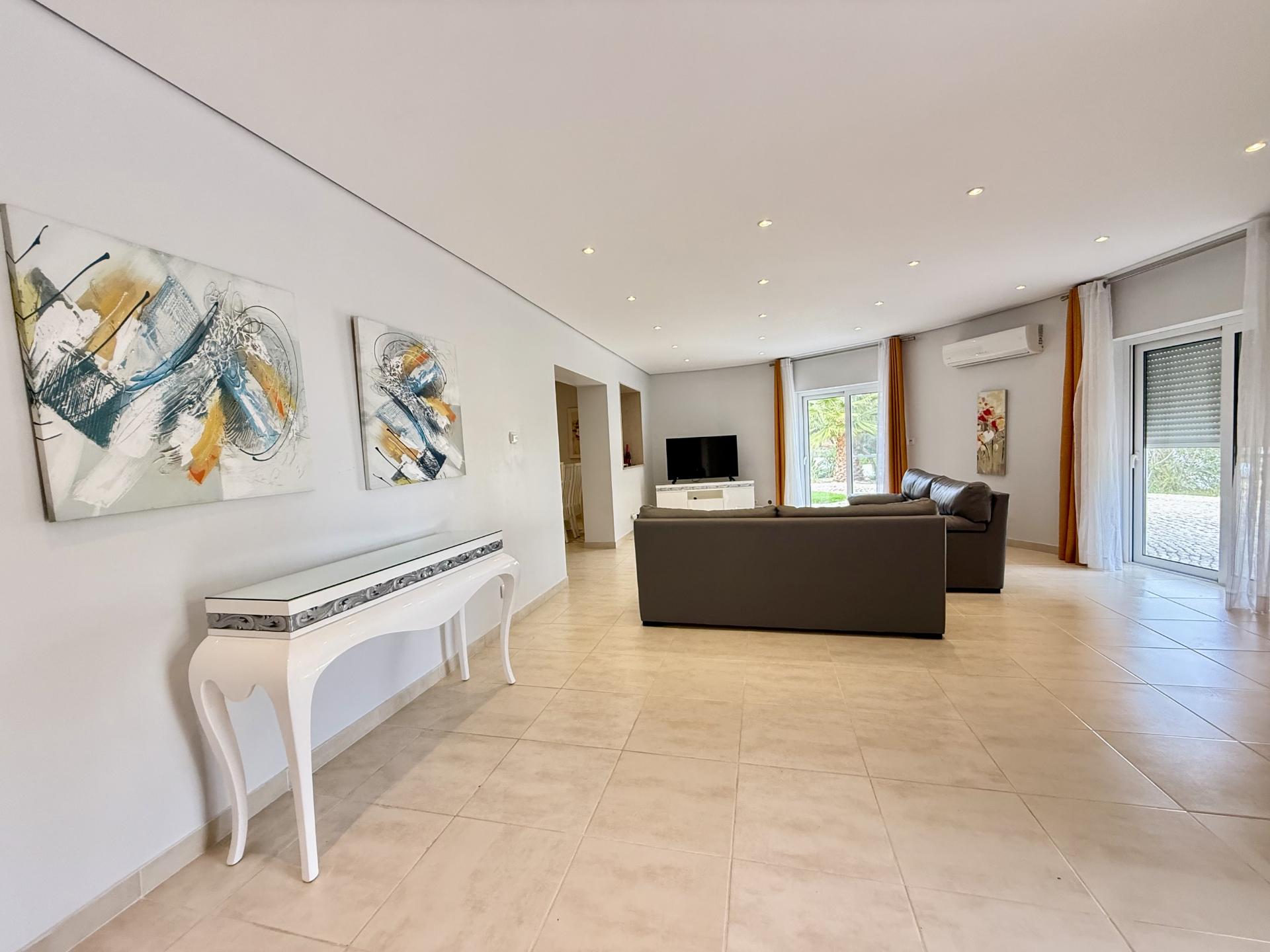 Moradia V4 - Almancil, arrendamento anual