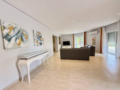 Moradia V4 - Almancil, arrendamento anual