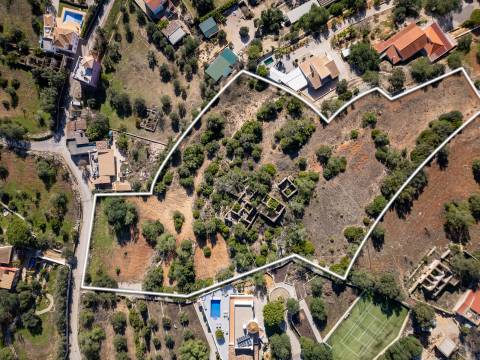Terreno com ruína - Santa Barbara de Nexe