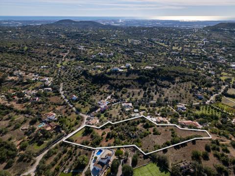 Terreno com ruína - Santa Barbara de Nexe