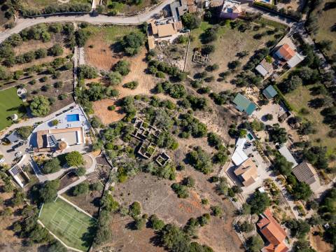 Terreno com ruína - Santa Barbara de Nexe