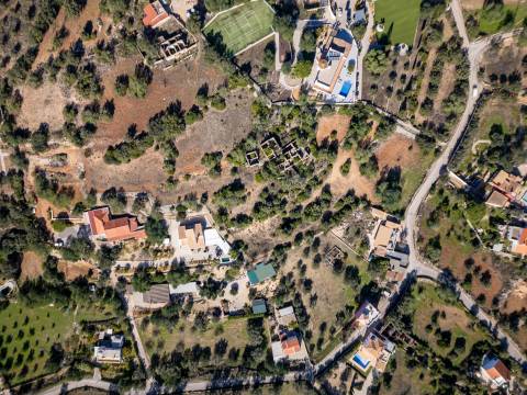 Terreno com ruína - Santa Barbara de Nexe