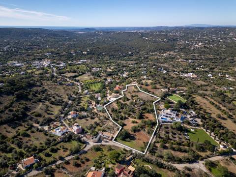 Terreno com ruína - Santa Barbara de Nexe