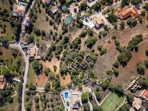 Terreno com ruína - Santa Barbara de Nexe