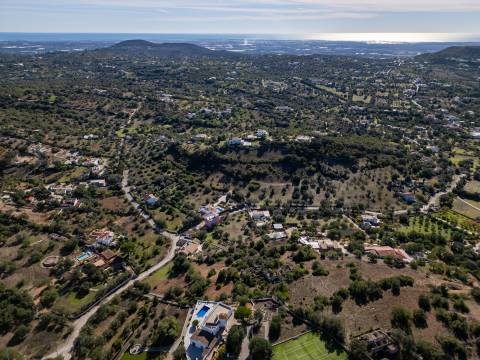 Terreno com ruína - Santa Barbara de Nexe