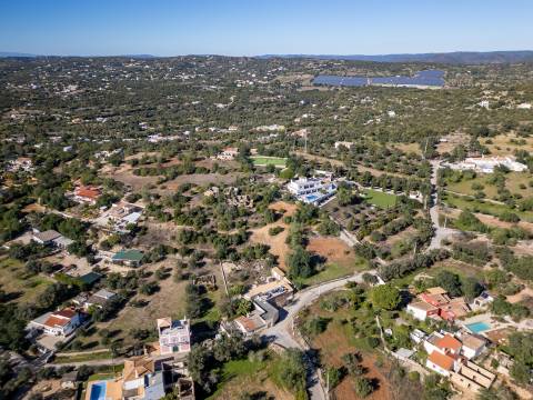 Terreno com ruína - Santa Barbara de Nexe