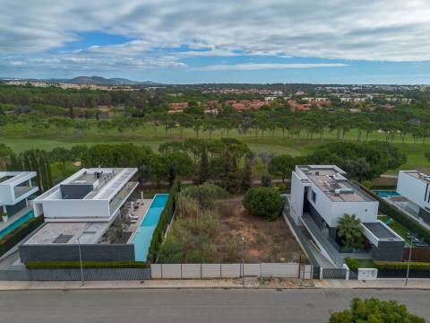 Terreno com Projeto Aprovado junto ao Golfe Vilamoura