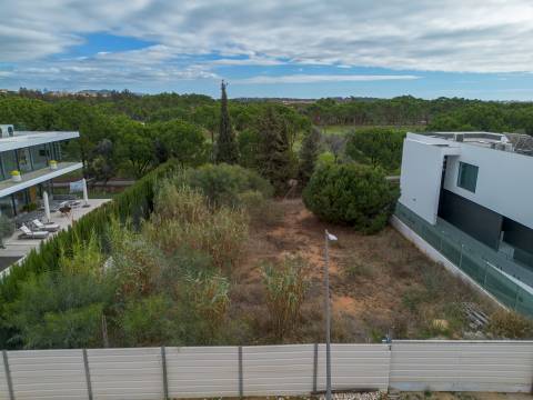 Terreno com Projeto Aprovado junto ao Golfe Vilamoura