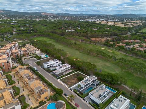 Terreno com Projeto Aprovado junto ao Golfe Vilamoura