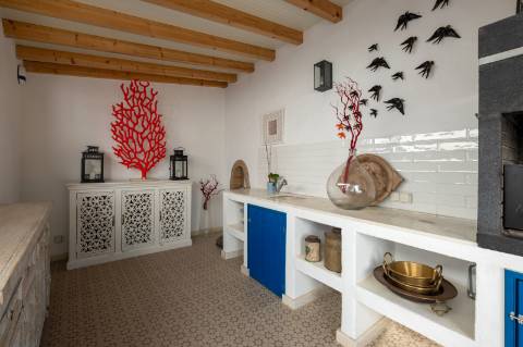 Quinta renovada com muito bom gosto à alguns passos da praia