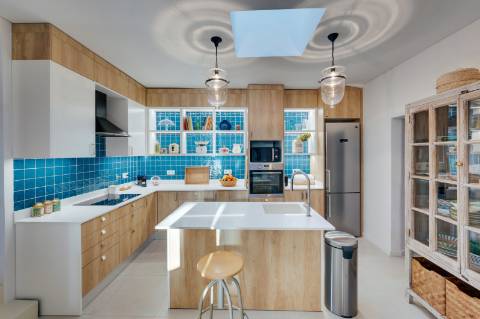 Quinta renovada com muito bom gosto à alguns passos da praia