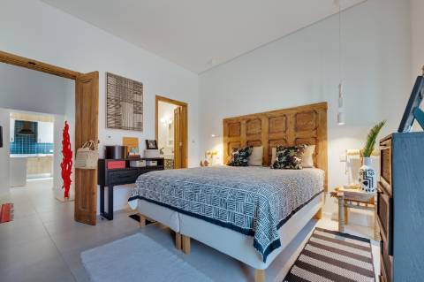 Quinta renovada com muito bom gosto à alguns passos da praia