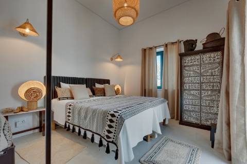 Quinta renovada com muito bom gosto à alguns passos da praia