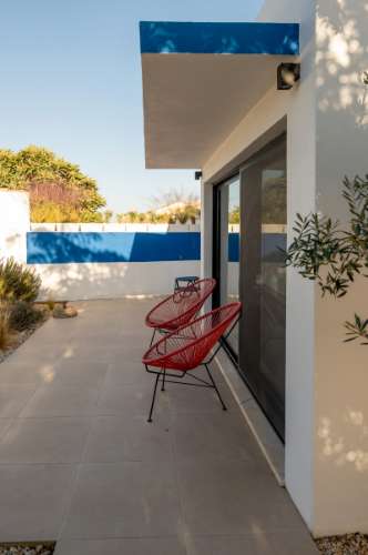 Quinta renovada com muito bom gosto à alguns passos da praia