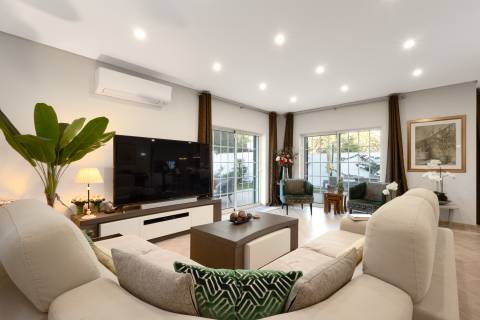 Moradia V3+1 com piscina privada, localização privilegiada - Vilamoura