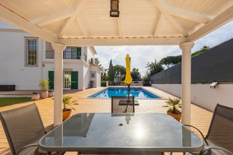 Moradia V3+1 com piscina privada, localização privilegiada - Vilamoura