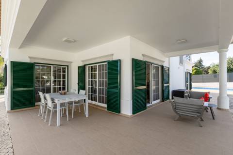 Moradia V3+1 com piscina privada, localização privilegiada - Vilamoura