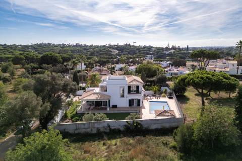 Moradia V3+1 com piscina privada, localização privilegiada - Vilamoura