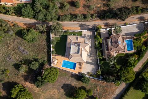 Moradia V3+1 com piscina privada, localização privilegiada - Vilamoura