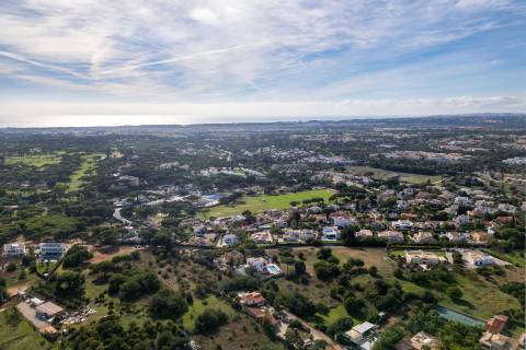 Moradia V3+1 com piscina privada, localização privilegiada - Vilamoura