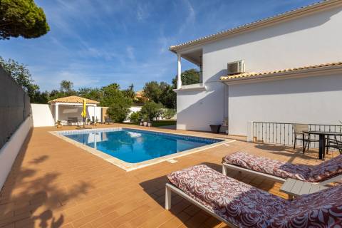 Moradia V3+1 com piscina privada, localização privilegiada - Vilamoura