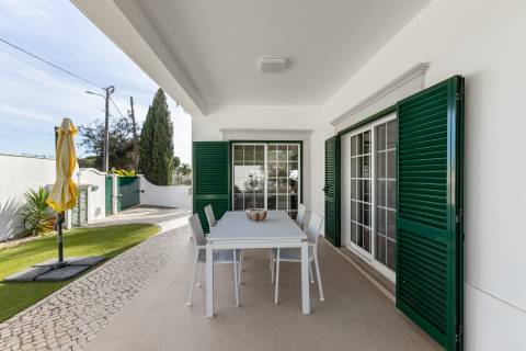 Moradia V3+1 com piscina privada, localização privilegiada - Vilamoura