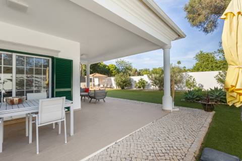 Moradia V3+1 com piscina privada, localização privilegiada - Vilamoura