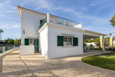 Moradia V3+1 com piscina privada, localização privilegiada - Vilamoura