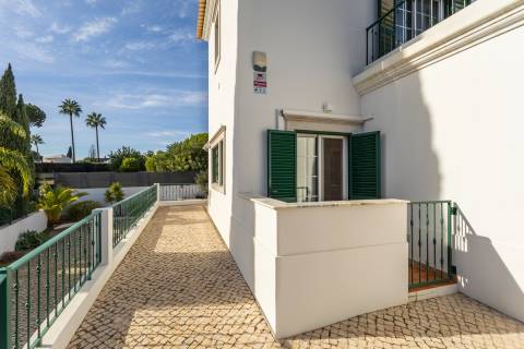 Moradia V3+1 com piscina privada, localização privilegiada - Vilamoura