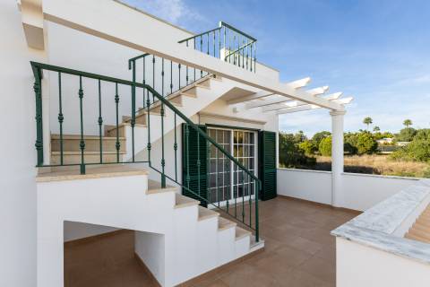 Moradia V3+1 com piscina privada, localização privilegiada - Vilamoura
