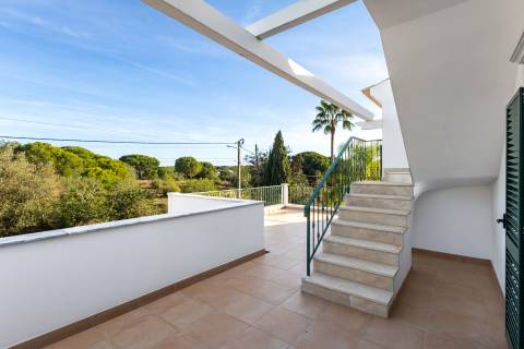 Moradia V3+1 com piscina privada, localização privilegiada - Vilamoura
