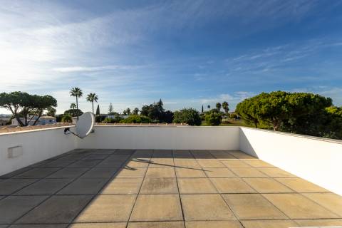 Moradia V3+1 com piscina privada, localização privilegiada - Vilamoura