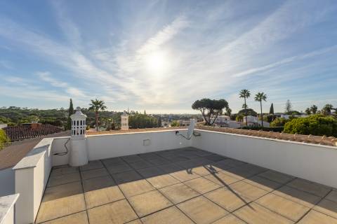 Moradia V3+1 com piscina privada, localização privilegiada - Vilamoura
