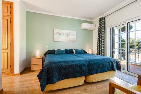 Moradia V3+1 com piscina privada, localização privilegiada - Vilamoura