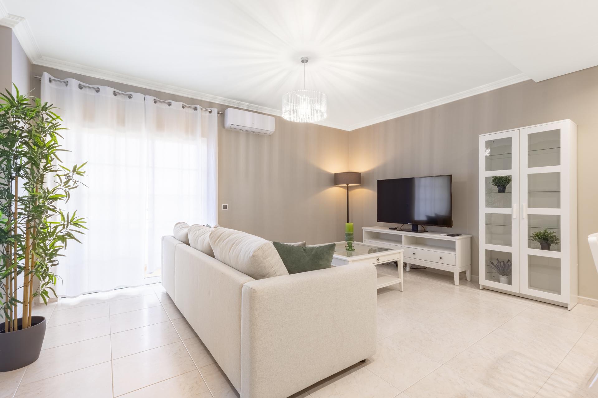 Apartamento T2 - Quarteira, arrendamento anual