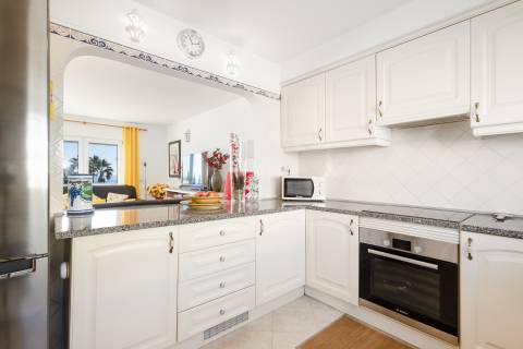 Apartamento Duplex com Terraço Panorâmico e Acesso Privado à Praia- Porches