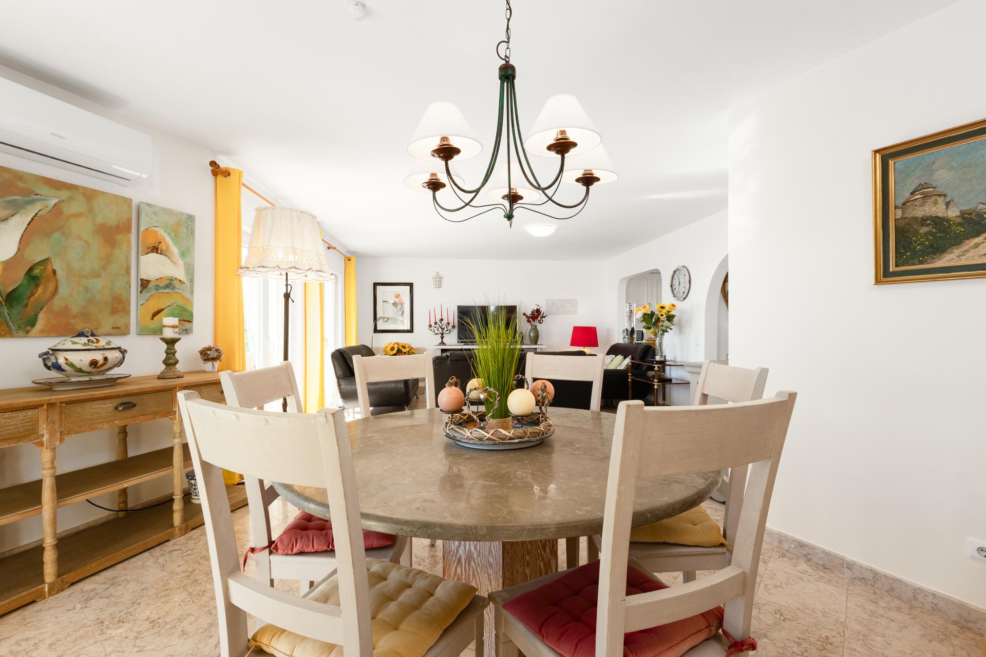 Apartamento Duplex com Terraço Panorâmico e Acesso Privado à Praia- Porches